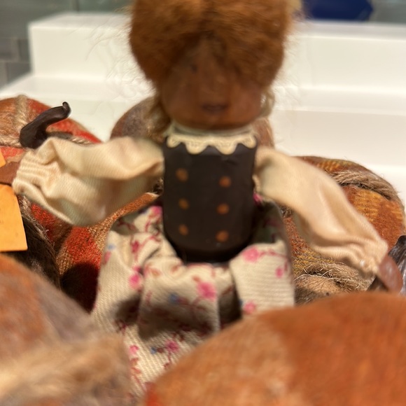 Handmade Australian Spool Doll with 8 Cloth Covered Apples - Picture 2 of 5